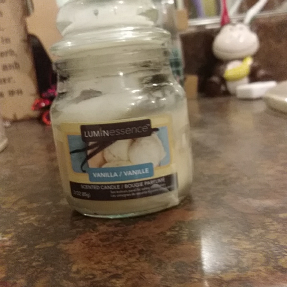 A candle - Picture 2 of 4